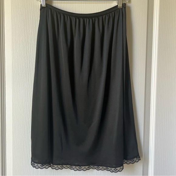 Vintage Warner’s black 1/2 slip with lace bottom, 2XL - Picture 3 of 5